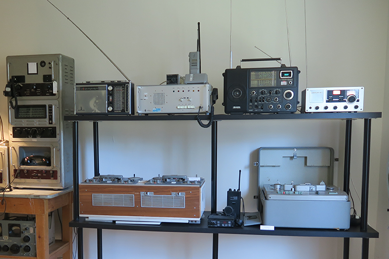 Studiotechnik-und-Funkgeräte-2